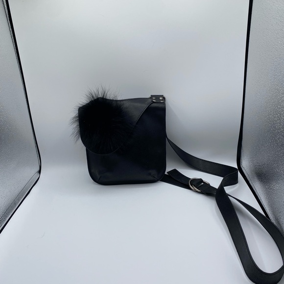 Black leather crossbody bag w flap closure and faux fur ball NWOT - Picture 3 of 3